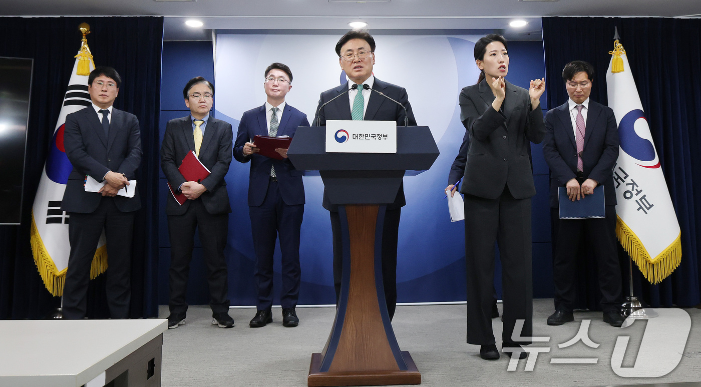 (서울=뉴스1) 임세영 기자 = 유상임 과학기술정보통신부 장관이 9일 서울 종로구 정부서울청사에서 과기정통부 핵심과제 추진현황 브리핑을 하고 있다.  2025.5.9/뉴스1