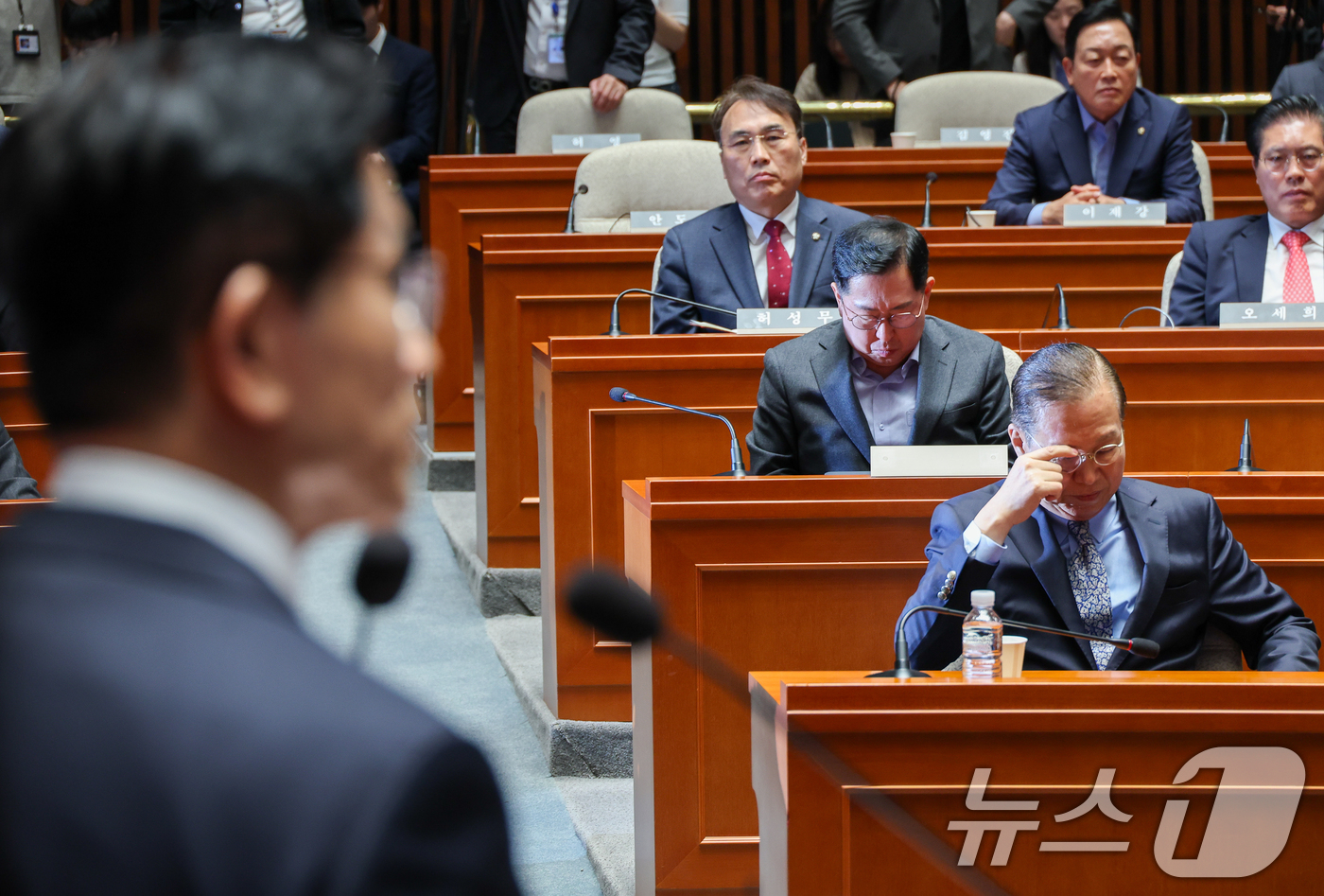 (서울=뉴스1) 안은나 기자 = 김문수 국민의힘 대통령 후보가 9일 서울 여의도 국회에서 열린 의원총회에서 지도부를 향해 "무소속을 당 후보 만들려 불법부당 수단 동원, 중단하라" …