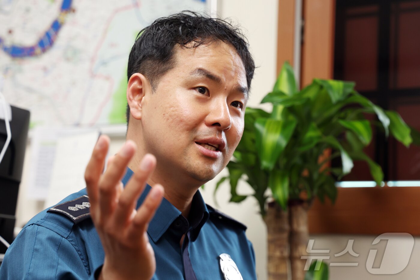 본문 이미지 - 김용혁 서울경찰청 한강경찰대장&#40;경정&#41;이 9일 오전 서울 마포구 한강경찰대 망원한강치안센터에서 뉴스1과 인터뷰를 하고 있다. 2025.5.9/뉴스1 ⓒ News1 황기선 기자
