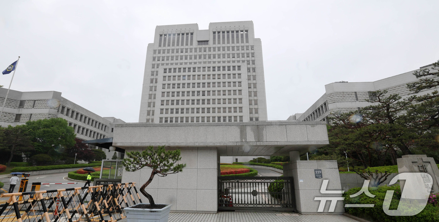 (서울=뉴스1) 박세연 기자 = 이재명 더불어민주당 대통령 후보의 공직선거법 위반 사건 상고심 절차와 민주당의 사법부 압박 등을 논의하기 위한 전국법관대표회의 임시 회의가 소집이 …