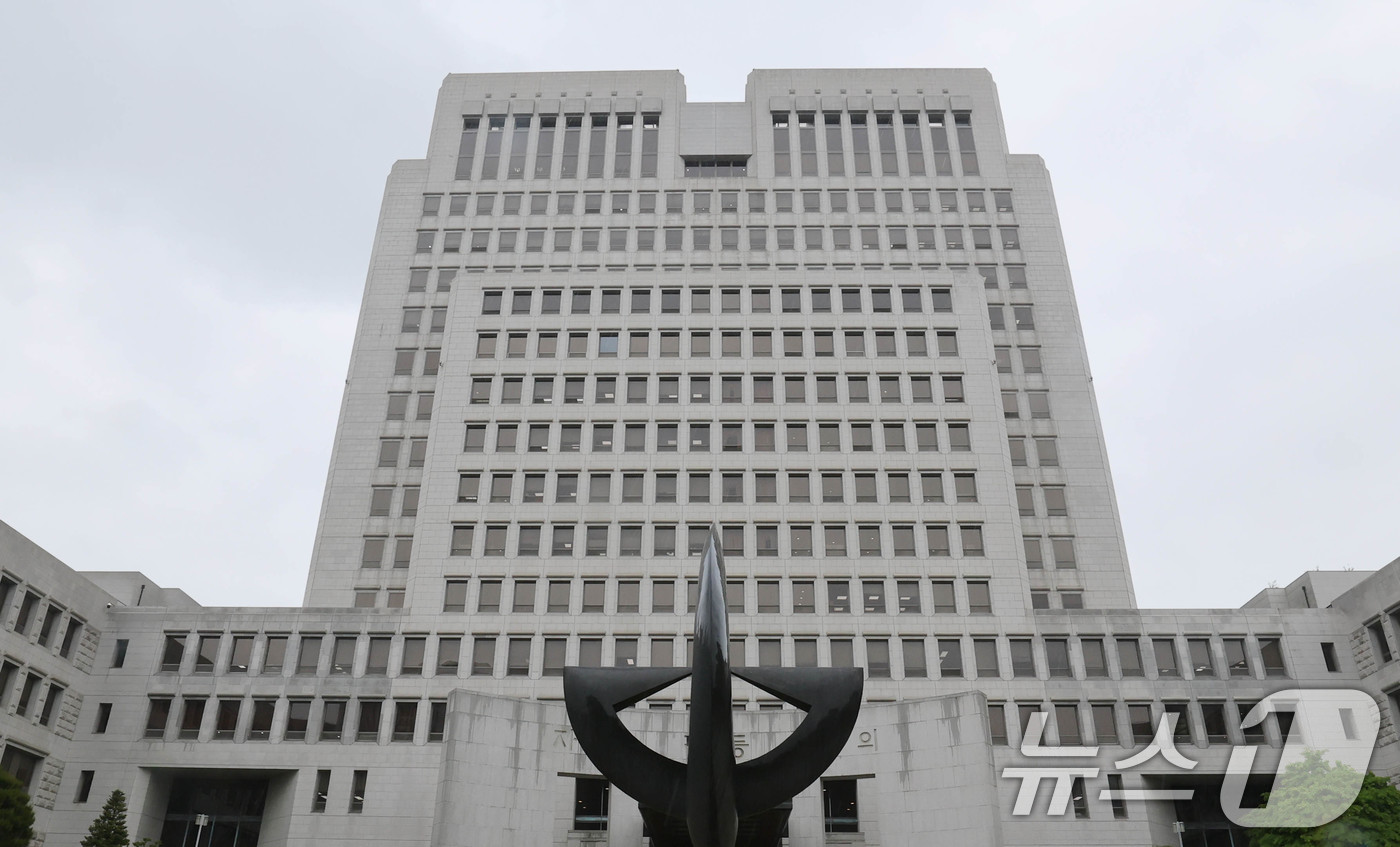 (서울=뉴스1) 박세연 기자 = 이재명 더불어민주당 대통령 후보의 공직선거법 위반 사건 상고심 절차와 민주당의 사법부 압박 등을 논의하기 위한 전국법관대표회의 임시 회의가 소집이 …