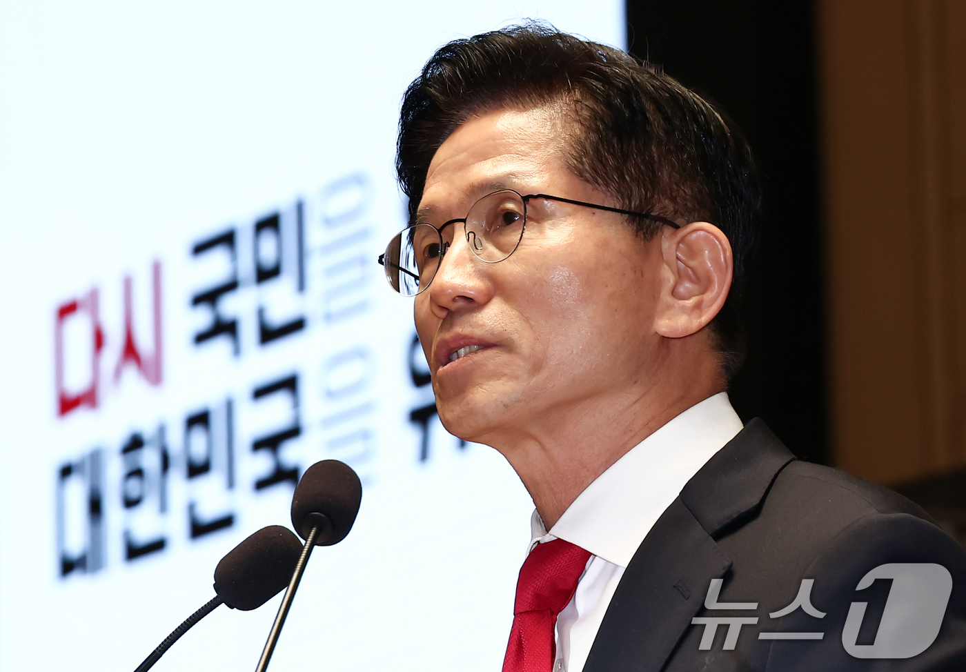 (서울=뉴스1) 김민지 기자 = 김문수 국민의힘 대통령 후보가 9일 서울 여의도 국회에서 열린 의원총회에서 단일화 관련 입장을 밝히고 있다. 2025.5.9/뉴스1
