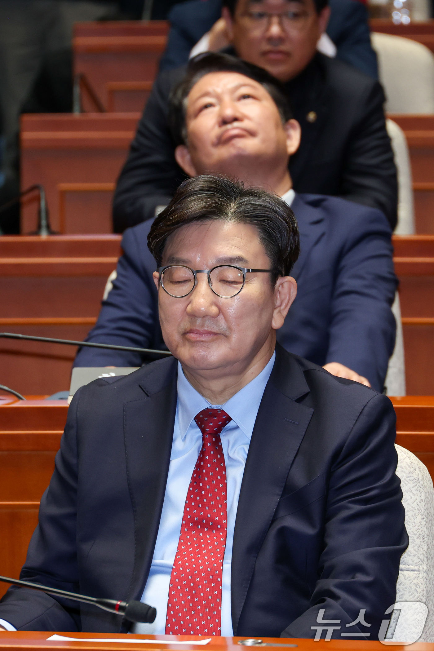 (서울=뉴스1) 안은나 기자 = 김문수 국민의힘 대통령 후보가 9일 서울 여의도 국회에서 열린 의원총회에서 지도부를 향해 "무소속을 당 후보 만들려 불법부당 수단 동원, 중단하라" …