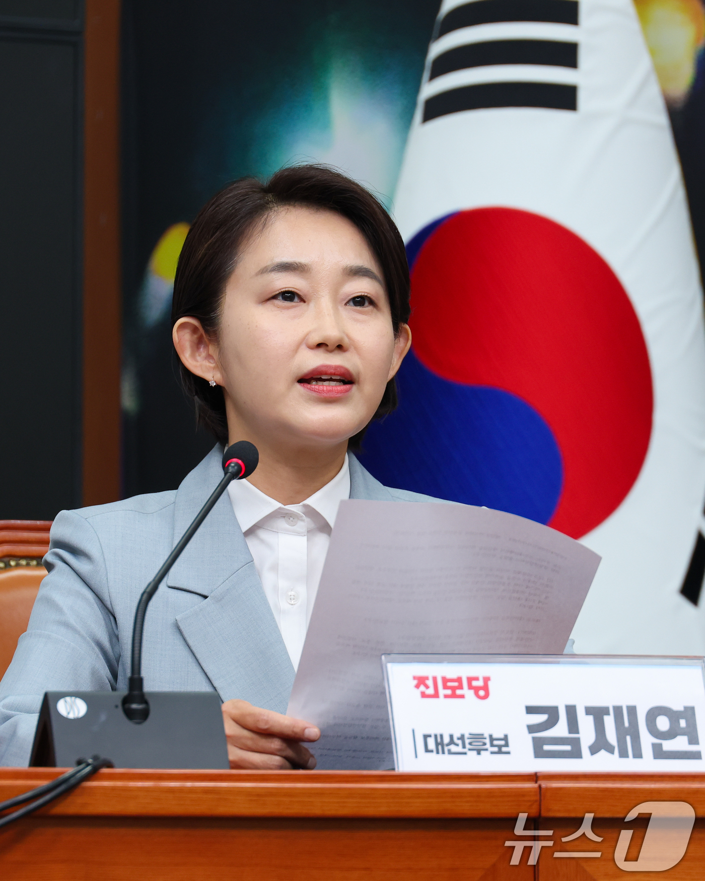 (서울=뉴스1) 안은나 기자 = 김재연 진보당 대통령 후보가 9일 오후 서울 여의도 국회에서 열린 광장대선연합정치시민연대·제정당 연석회의 공동 선언 발표 기자회견에서 "광장연합정치 …