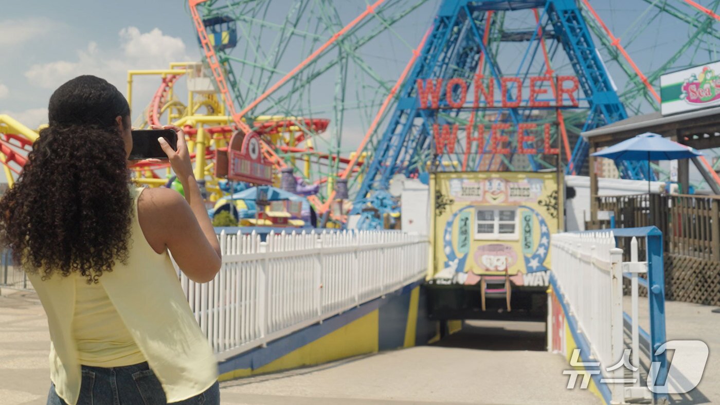 본문 이미지 - 코니 아일랜드 사이클론의 &#39;원더 휠&#39;&#40;미국관광청 제공&#41;