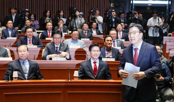 국힘 의총도 단일화 갑론을박…"입장 바꿔" vs "후보 존중"