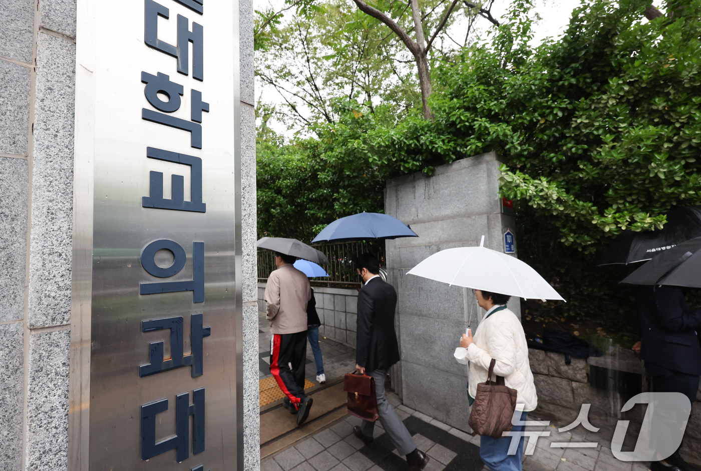 (서울=뉴스1) 허경 기자 = 교육부는 전국 40개 의과대학 재학생 총 1만 9475명 중 42.6%인 8305명을 유급, 46명을 제적 처리한다고 9일 밝혔다.당초 전체 의대생 …