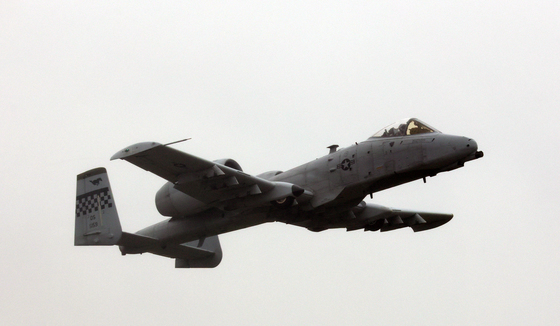 美 F-15 이어 A-10 공격기도 추락…이란 "우리 방공망이 공격"(상보)