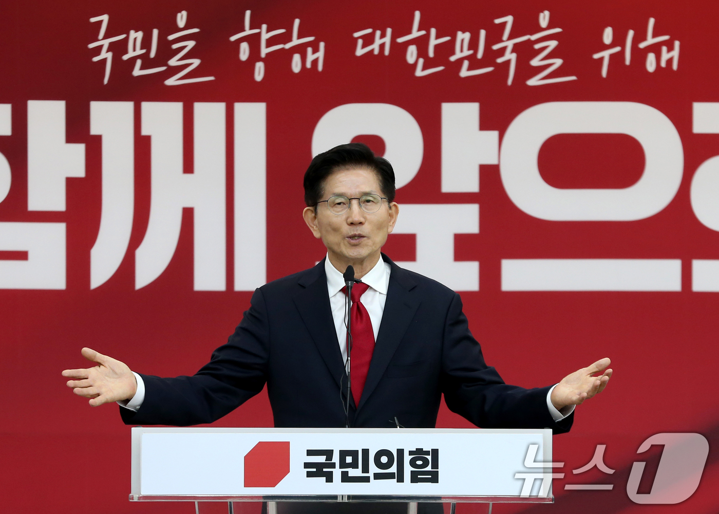 (서울=뉴스1) 김민지 기자 = 김문수 국민의힘 대통령 후보가 9일 경기 수원시 국민의힘 경기도당에서 열린 경기도당 선거대책위원회 발대식에서 인사말을 하고 있다. (김문수 캠프 제 …