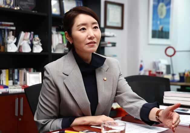 강선우 "차기정부, 의료보험 보장 확대·건보재정 감시 강화해야"[인터뷰]