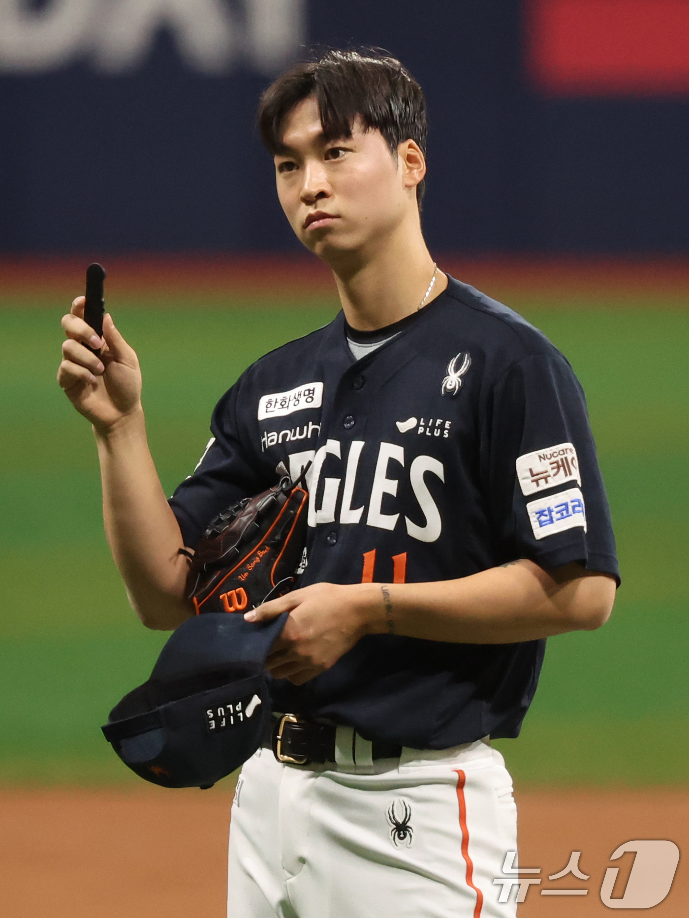 (서울=뉴스1) 황기선 기자 = 9일 오후 서울 구로구 고척스카이돔에서 열린 프로야구 '2025 신한 SOL뱅크 KBO리그' 한화 이글스와 키움 히어로즈의 경기에서 한화 선발 엄상 …