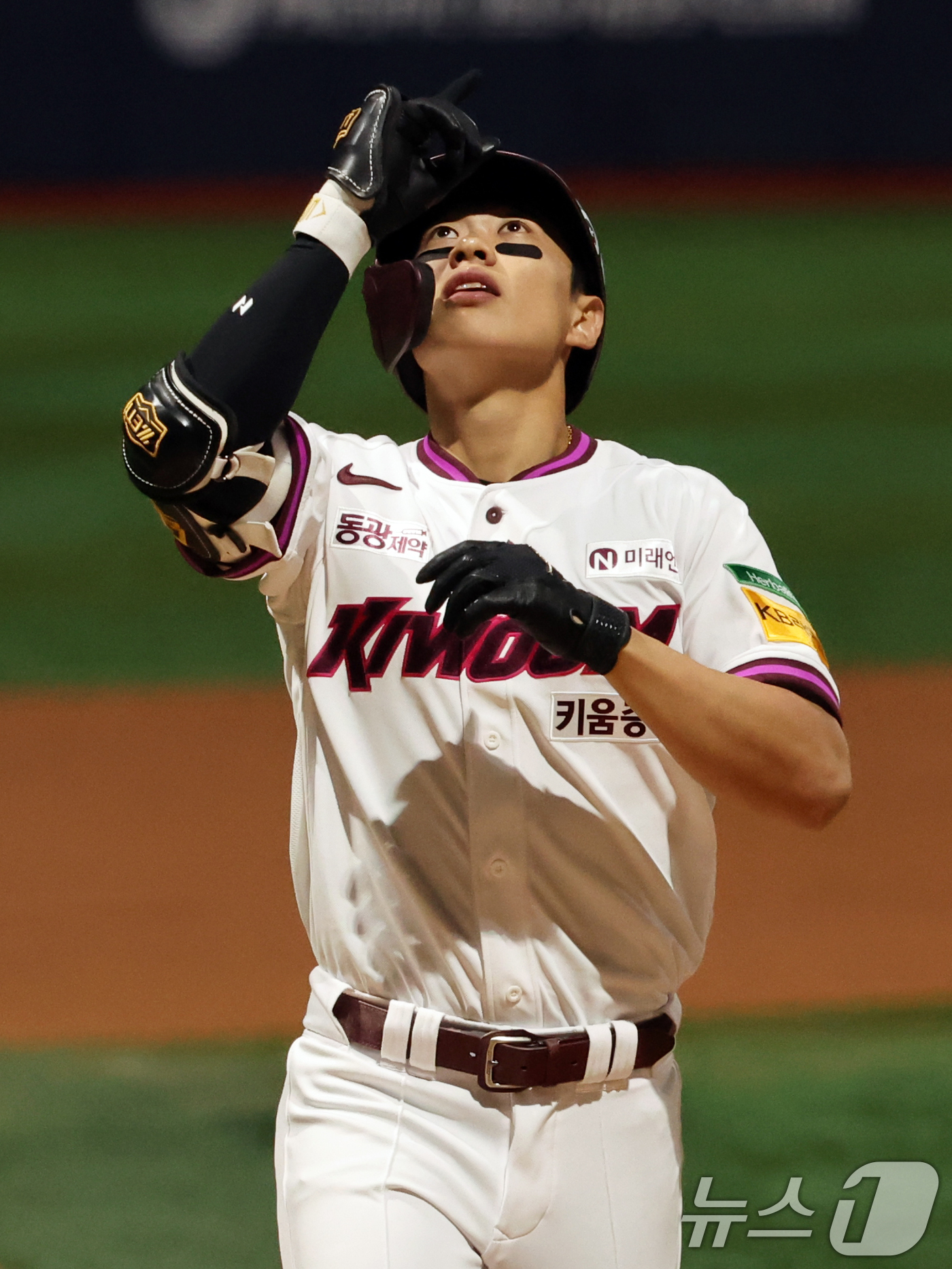 (서울=뉴스1) 황기선 기자 = 9일 오후 서울 구로구 고척스카이돔에서 열린 프로야구 '2025 신한 SOL뱅크 KBO리그' 한화 이글스와 키움 히어로즈의 경기 1회말 무사 주자없 …