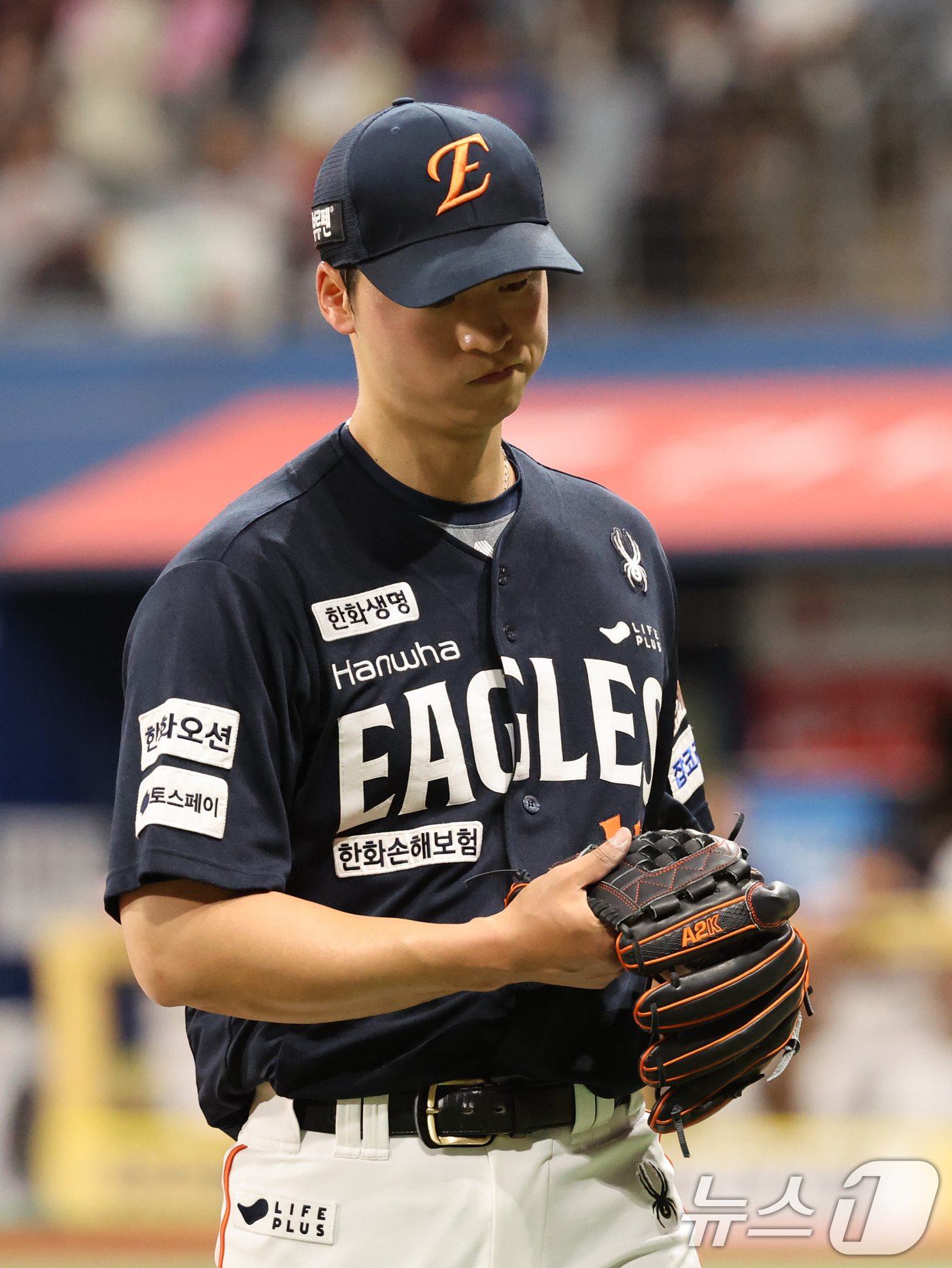 (서울=뉴스1) 황기선 기자 = 9일 오후 서울 구로구 고척스카이돔에서 열린 프로야구 '2025 신한 SOL뱅크 KBO리그' 한화 이글스와 키움 히어로즈의 경기 4회말 2사 주자없 …