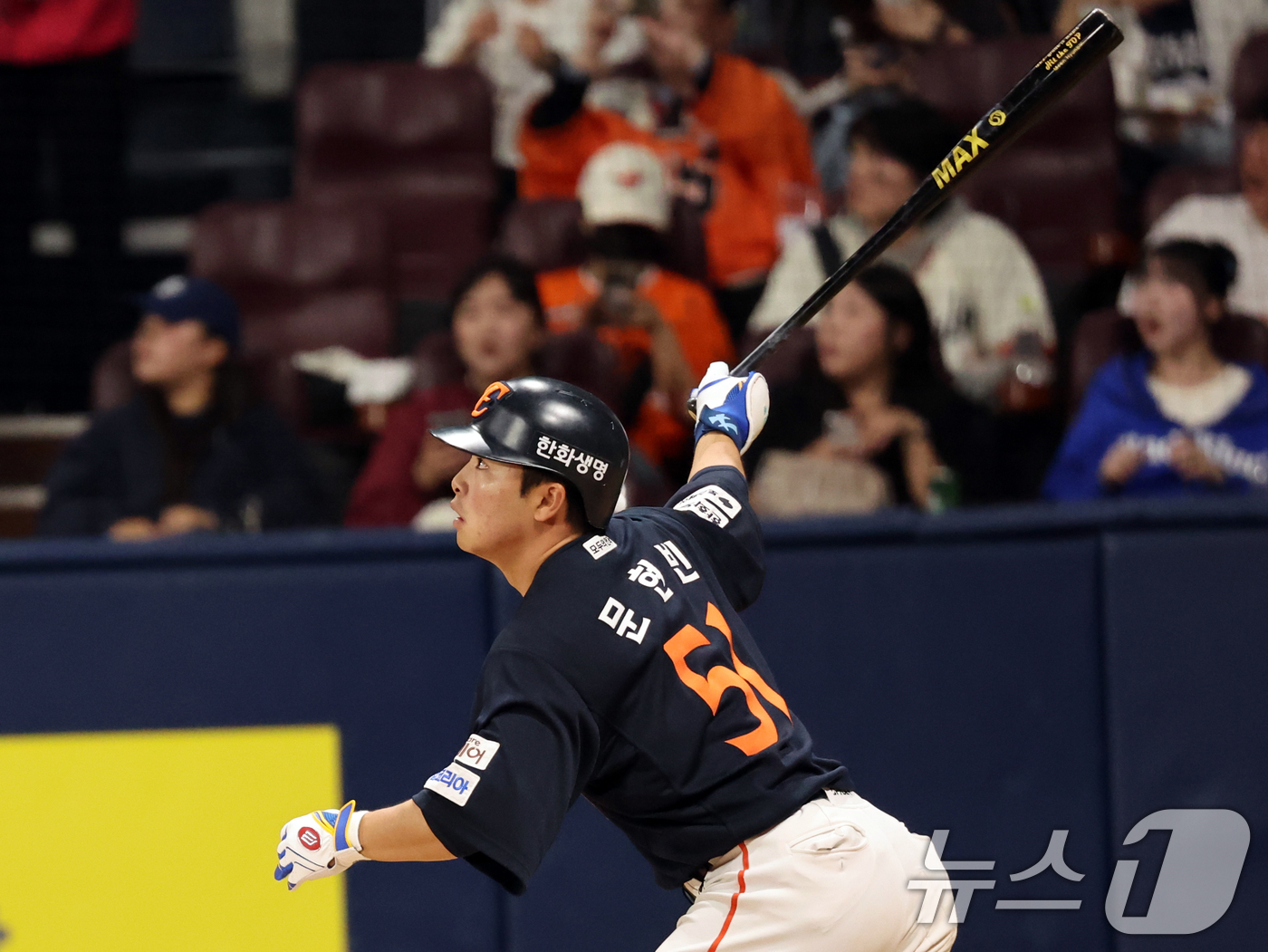 (서울=뉴스1) 황기선 기자 = 9일 오후 서울 구로구 고척스카이돔에서 열린 프로야구 '2025 신한 SOL뱅크 KBO리그' 한화 이글스와 키움 히어로즈의 경기 9회말 2사 주자 …