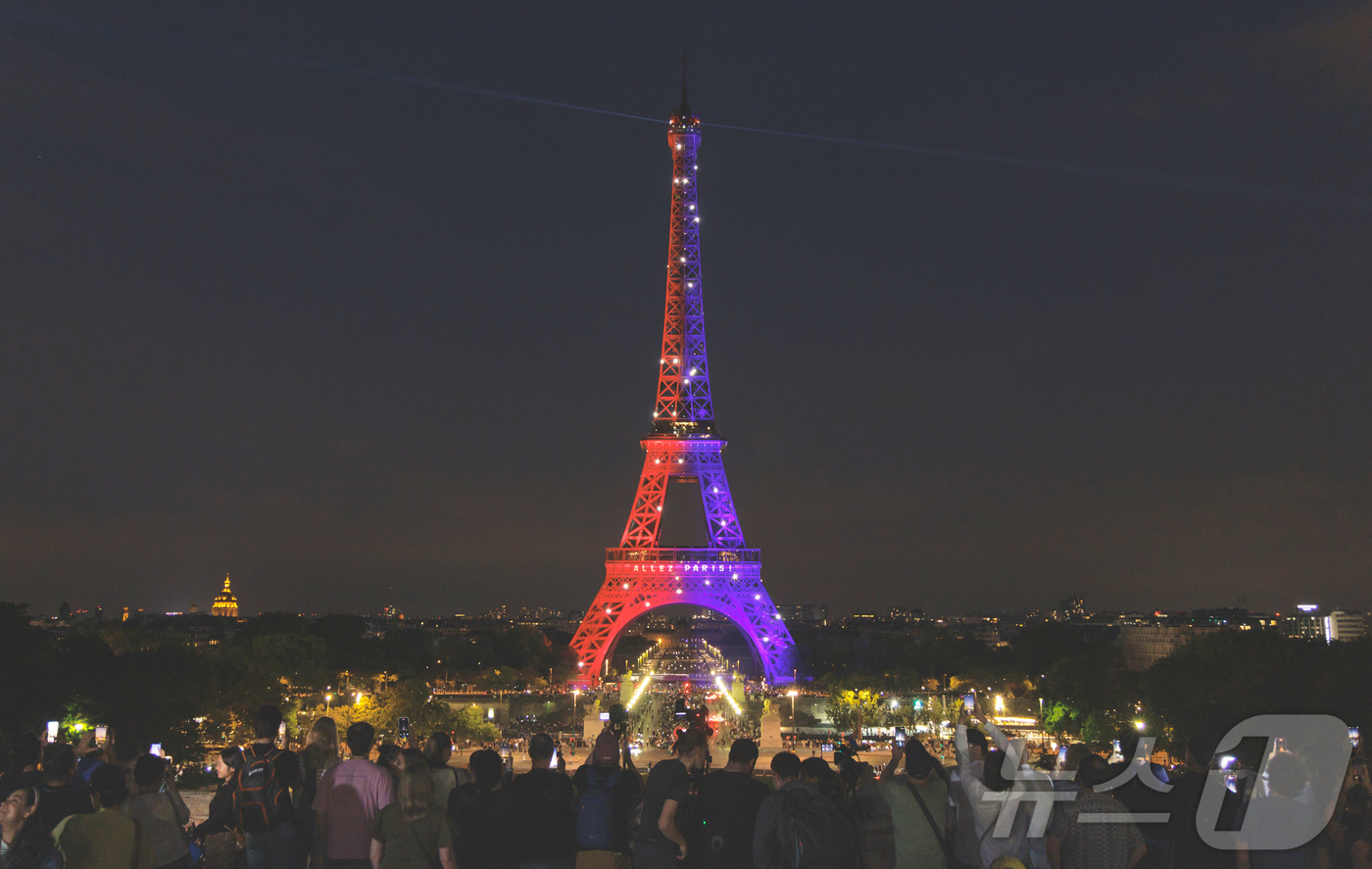 (파리=뉴스1) 이준성 기자 = 파리 생제르맹(PSG)이 인테르 밀란을 5대 0으로 완파하고 사상 첫 유럽축구연맹(UEFA) 챔피언스리그(UCL) 우승을 차지한 31일(현지시간), …