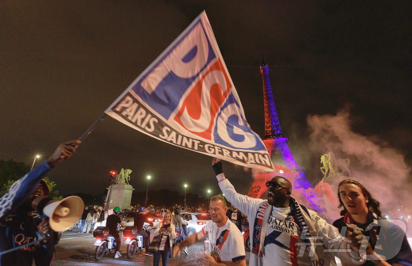 (파리=뉴스1) 이준성 기자 = 파리 생제르맹(PSG)이 인테르 밀란을 5대 0으로 완파하고 사상 첫 유럽축구연맹(UEFA) 챔피언스리그(UCL) 우승을 차지한 31일(현지시간), …