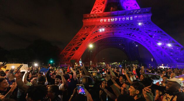 PSG 우승, 에펠앞으로 모인 인파