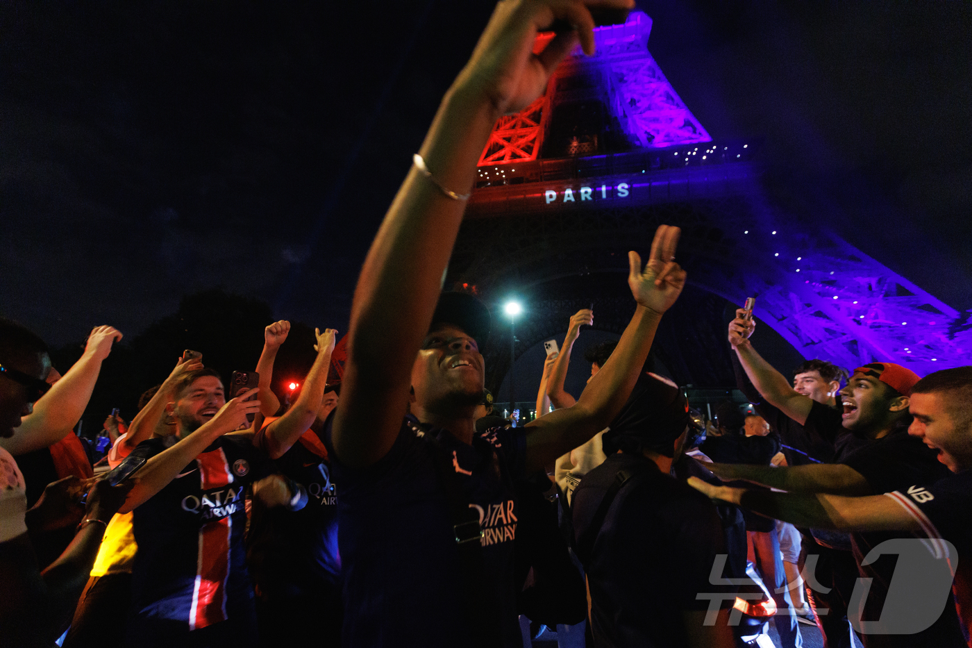 (파리=뉴스1) 이준성 기자 = 파리 생제르맹(PSG)이 인테르 밀란을 5대 0으로 완파하고 사상 첫 유럽축구연맹(UEFA) 챔피언스리그(UCL) 우승을 차지한 31일(현지시간), …