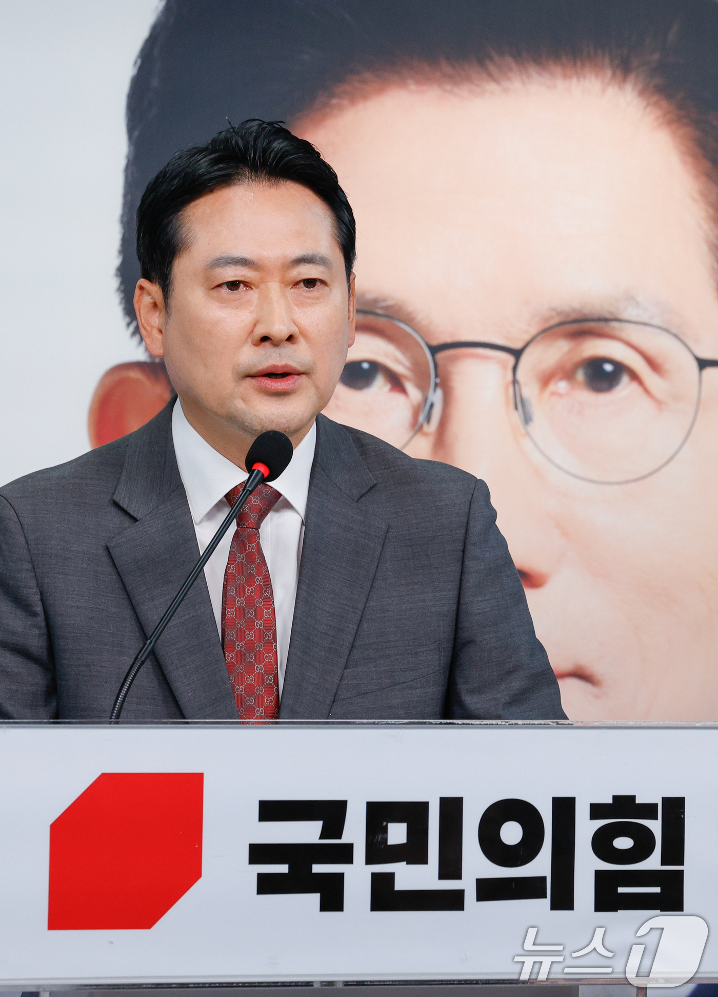 (서울=뉴스1) 안은나 기자 = 장동혁 국민의힘 선거대책위원회 종합상황실장이 1일 오전 서울 여의도 당사에서 긴급 현안기자회견을 하고 있다. 2025.6.1/뉴스1
