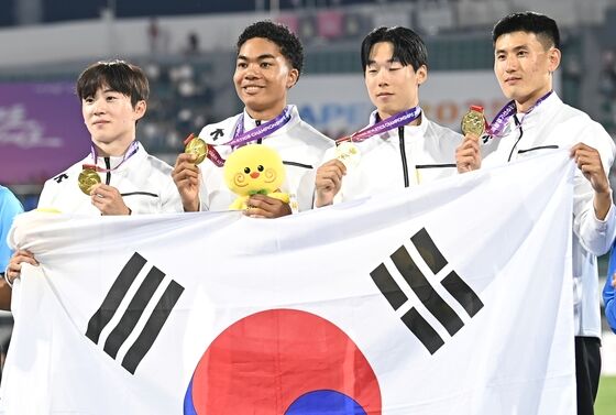한국 육상 계주 400m, 하계 U대회 첫 금메달 쾌거
