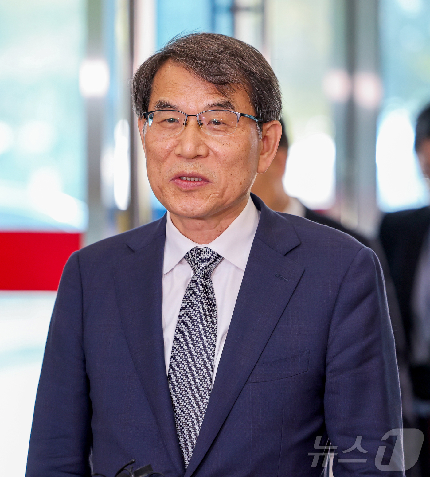 (수원=뉴스1) 김진환 기자 = 노태악 중앙선거관리위원장이 1일 오후 경기 수원시 영통구 경기도선거관리위원회를 방문해 사전우편투표함 보관상황 점검에 앞서 발언하고 있다. (공동취재 …