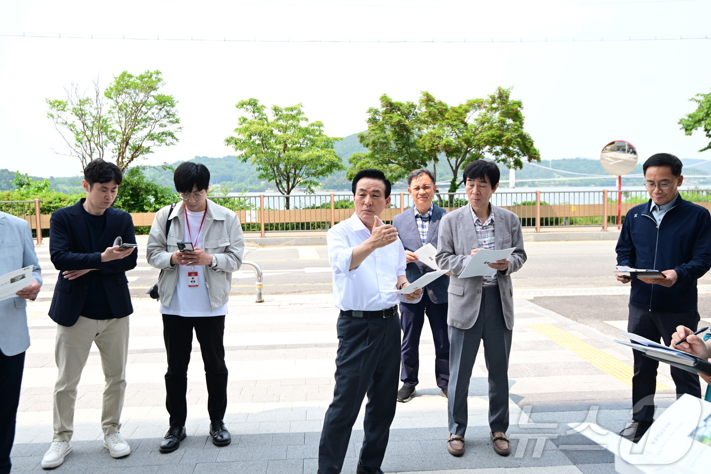(논산=뉴스1) 이동원 기자 = 백성현 논산시장이 물빛복합문화센터(가야곡면 종연리 소재)의 개관을 앞두고, 지난 30일 현장 점검을 실시했다.연면적 1,967㎡(지하 1층·지상 3 …