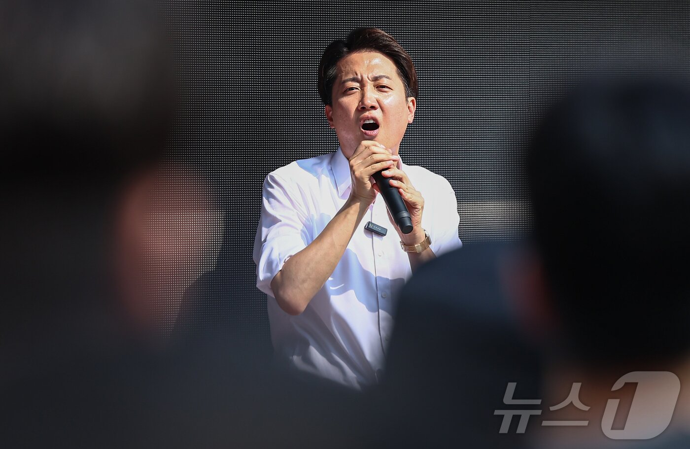 본문 이미지 - 이준석 개혁신당 대통령 후보가 1일 경기 화성시 동탄호수공원을 찾아 지지를 호소하고 있다. 2025.6.1/뉴스1 ⓒ News1 김도우 기자