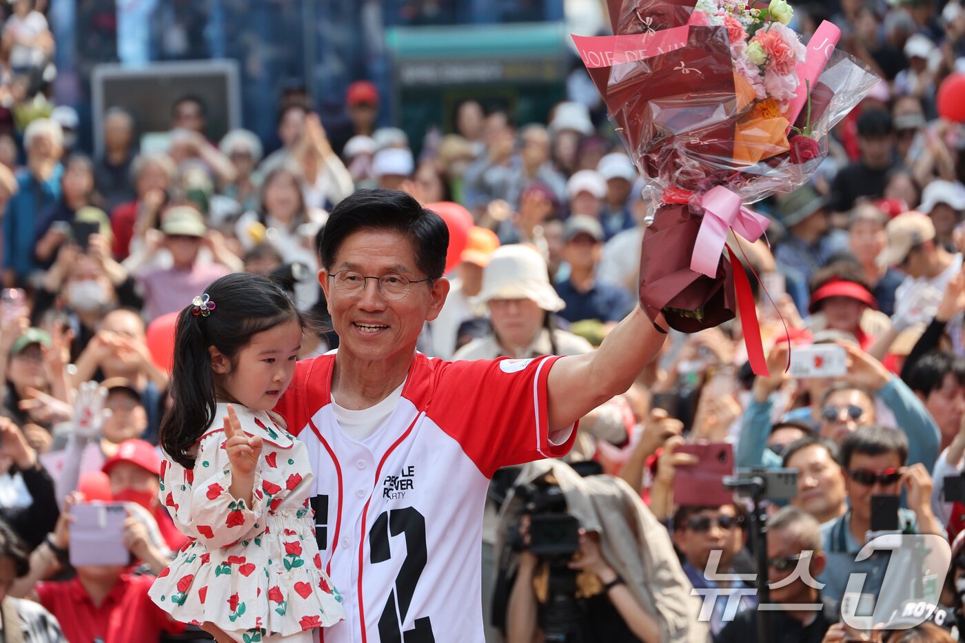 본문 이미지 - 김문수 국민의힘 대통령 후보가 1일 오후 경기 의정부시 태조이성계상 앞에서 열린 유세에서 지지를 호소하고 있다. &#40;공동취재&#41; 2025.6.1/뉴스1 ⓒ News1 이광호 기자