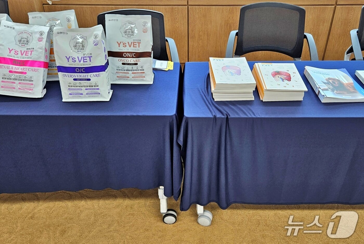 본문 이미지 - 2025 한국수의심장협회 오프라인 심포지엄(KCVS) 참가 기업들이 1일 다양한 제품을 선보였다. ⓒ 뉴스1
