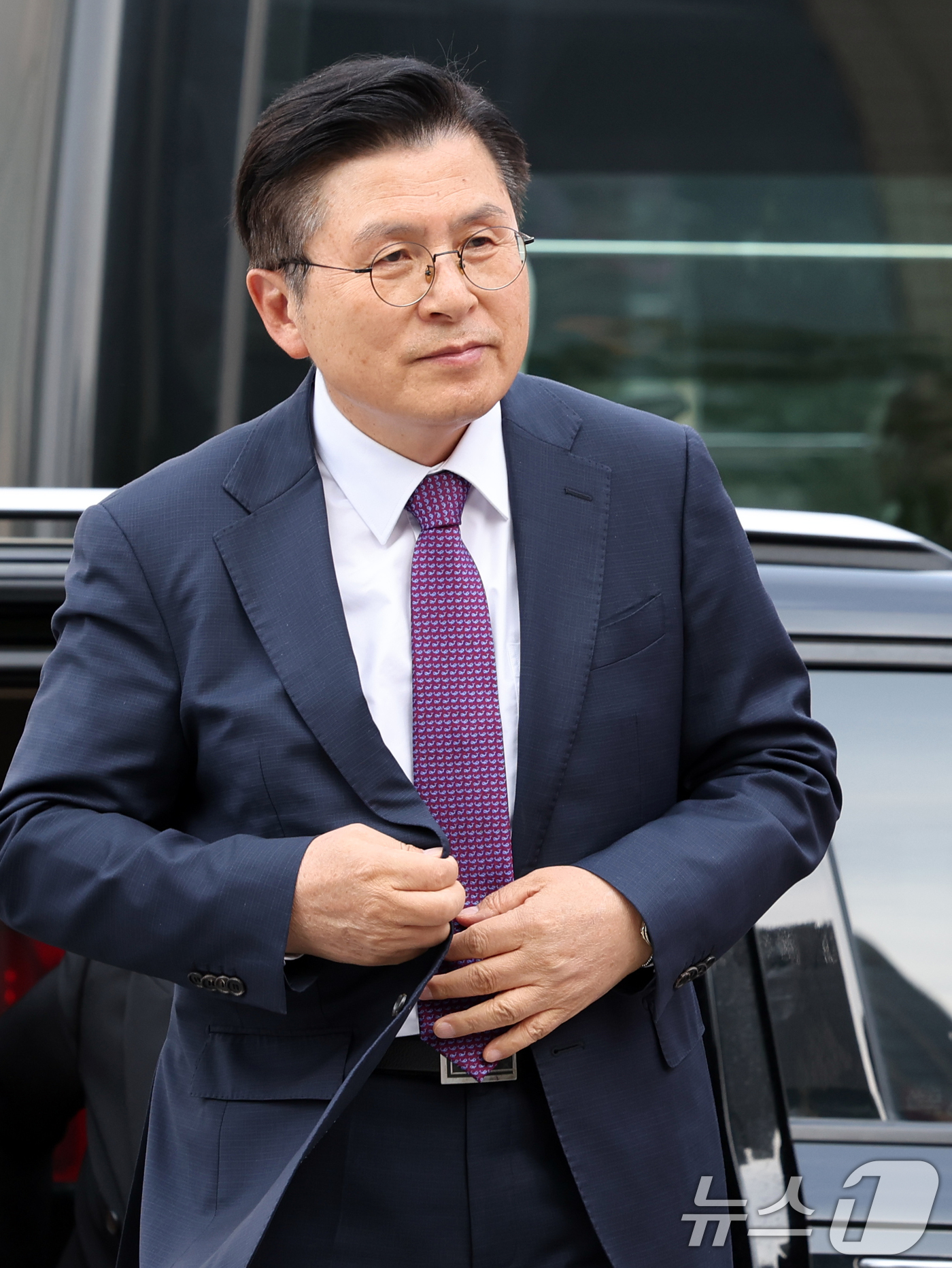 (서울=뉴스1) 황기선 기자 = 황교안 무소속 대통령 후보가 1일 오후 서울 종로구 광화문 광장에서 후보 사퇴 및 김문수 국민의힘 후보 지지, 신당 창당 관련 긴급 기자회견을 위해 …