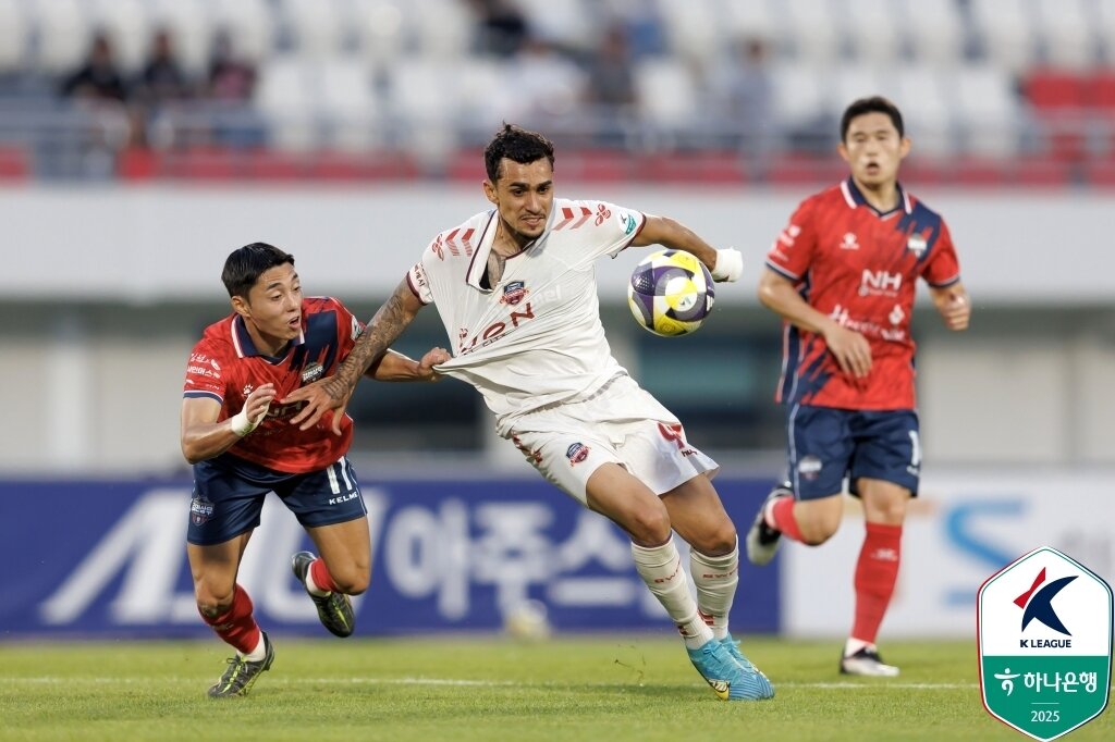 본문 이미지 - 김천 상무와 수원FC가 1-1 무승부를 거뒀다.&#40;한국프로축구연맹 제공&#41; 