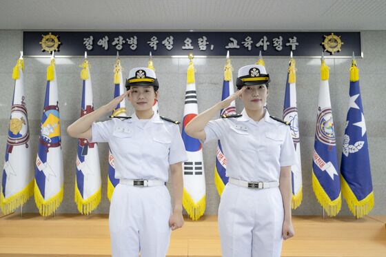 장교된 서해 수호 55용사의 딸들, 프로야구 시구·시타자로 나선다