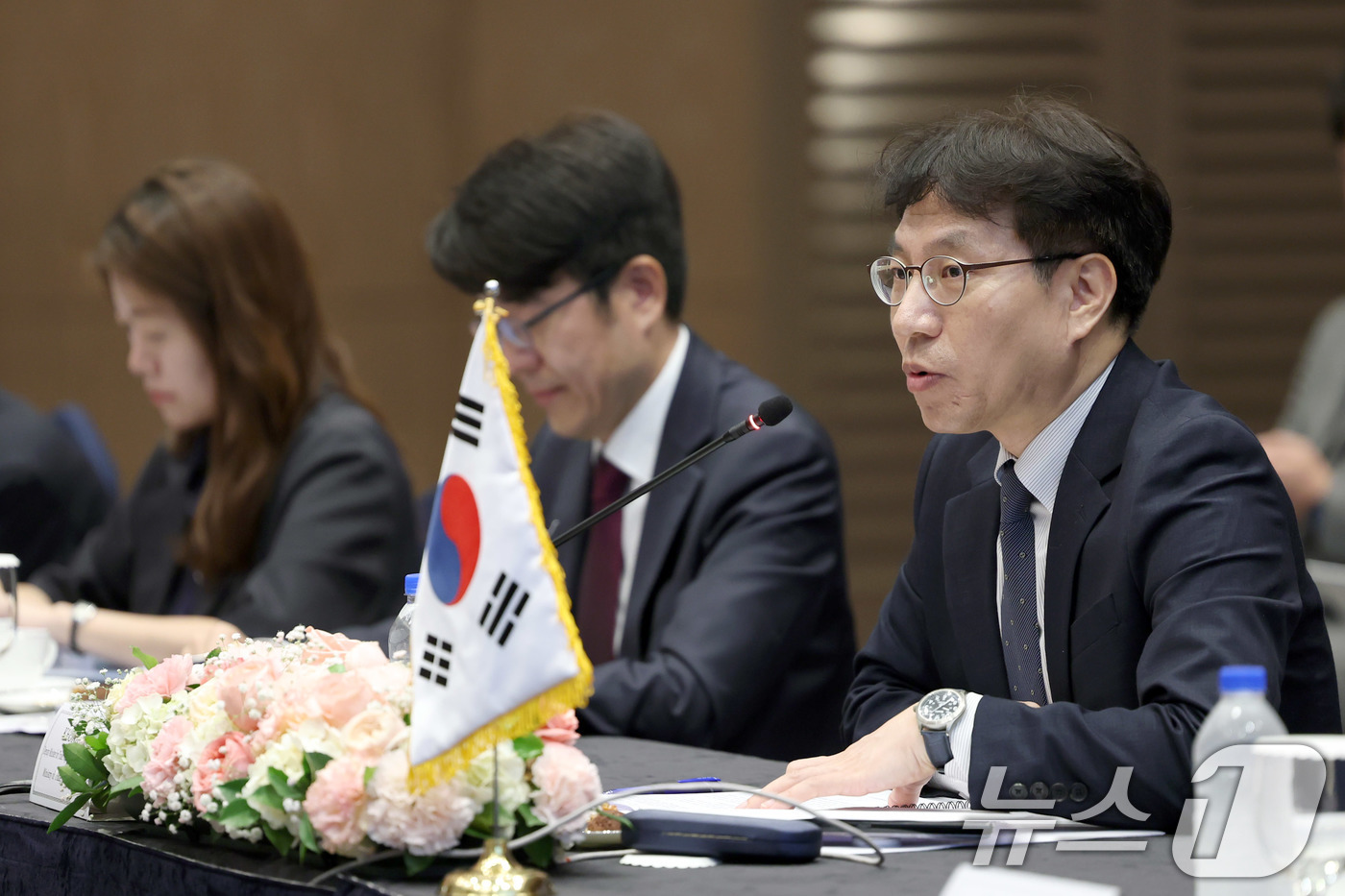 (서울=뉴스1) = 노건기 산업통상자원부 통상교섭실장이 10일 서울 송파구 잠실롯데호텔에서 열린 '한-태국 경제동반자협정 제6차 공식협상'에 참석해 초티마 이음사와스디쿨 태국 상무 …