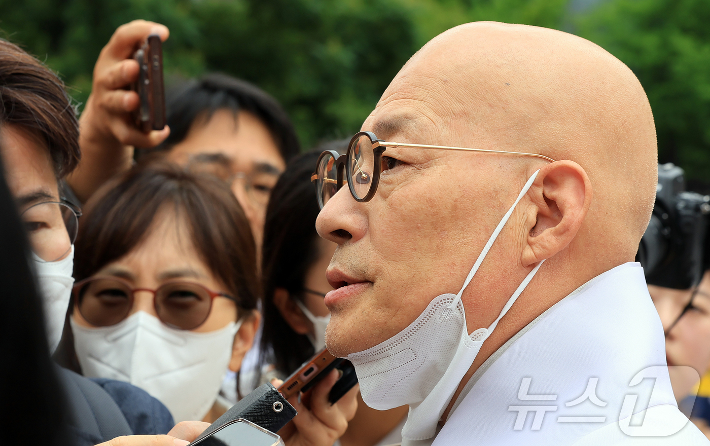 (서울=뉴스1) 김진환 기자 = 조계종 총무원장 진우스님이 10일 오전 서울 종로구 조계사 옆 불교중앙박물관에서 발생한 화재와 관련해 발언하고 있다. 2025.6.10/뉴스1