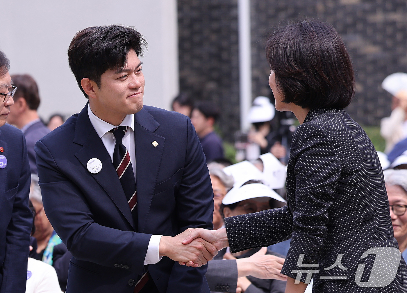 (서울=뉴스1) 박지혜 기자 = 10일 서울 용산구 민주화운동기념관(옛 남영동 대공분실)에서 열린 '제38주년 6·10 민주항쟁 기념식' 및 '민주화운동기념관 개관식'에서 김용태 …