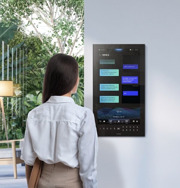본문 이미지 - 코콤의 대화형 AI월패드 시연 장면 / 사진=코콤 제공