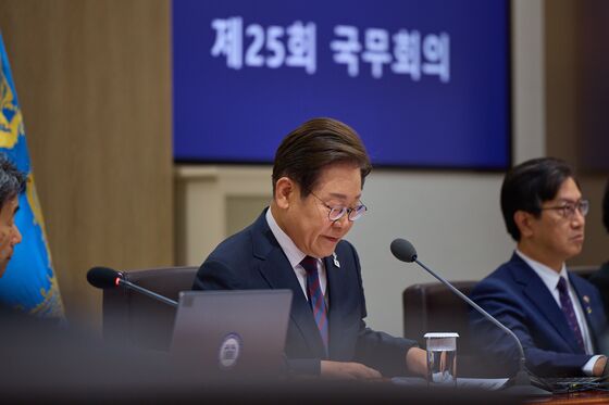 李대통령 공직사회에 채찍…"공급자 중심 행정, 민원 경시·회피 말라"