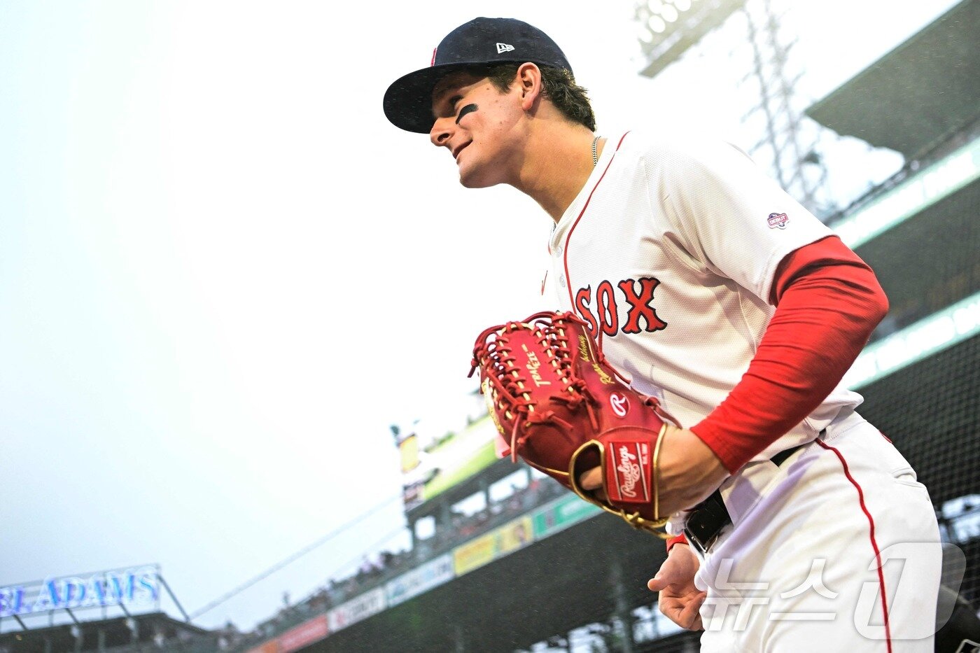 본문 이미지 - 보스턴 레득삭스 유망주 로만 앤서니는 10일(한국시간) 열린 2025 메이저리그 탬파베이 레이스전에서 4타수 무안타 1볼넷 1타점 1삼진 1실책을 기록했다. ⓒ AFP=뉴스1