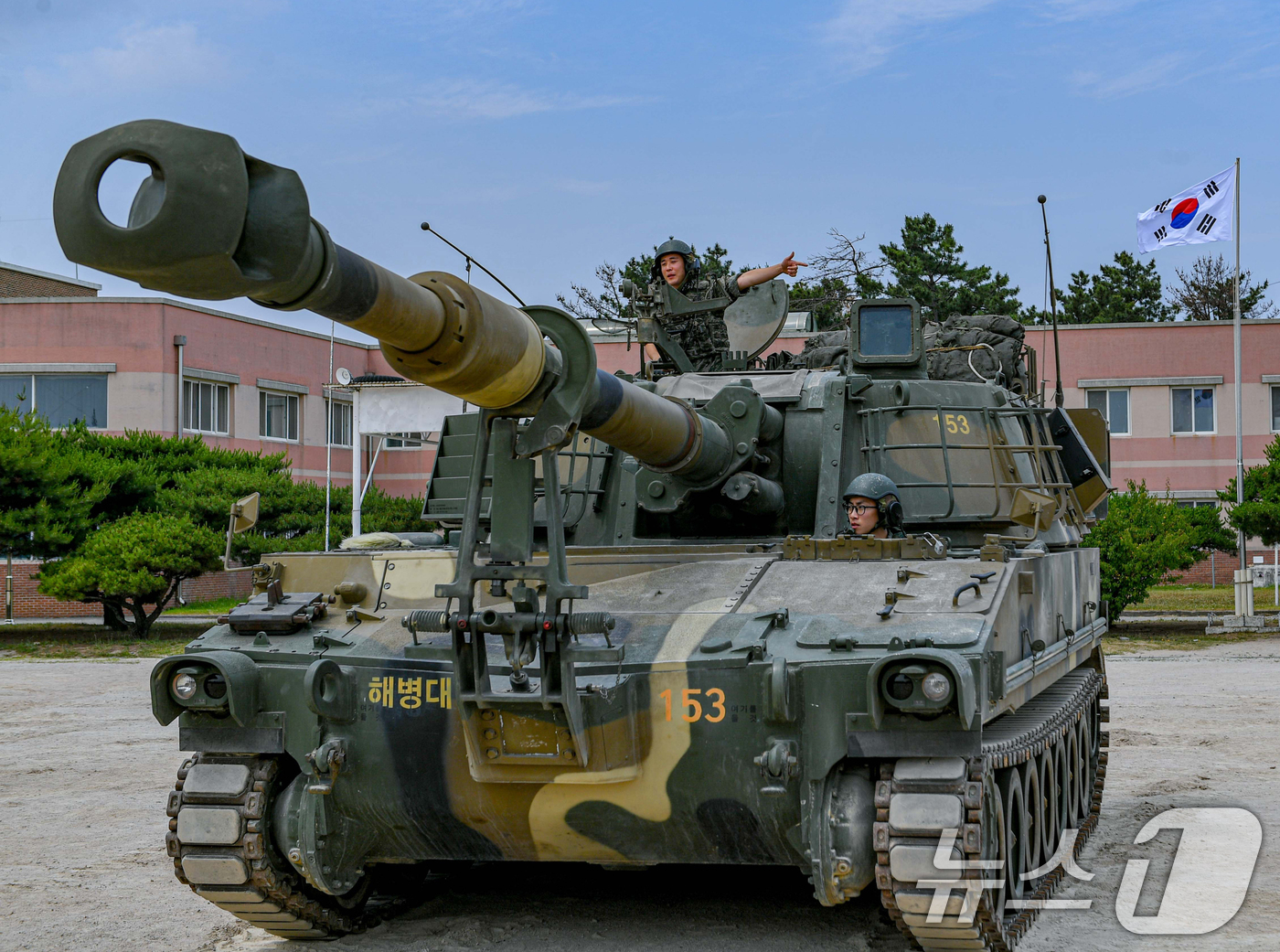 (포항=뉴스1) 최창호 기자 = 해병대 1사단 포병여단이 10일 경북 포항시 주둔지에서 포병 주특기 수준 향상 및 전술 전기 연마를 위한 2025년도 전반기 전술 경연대회를 실시하 …