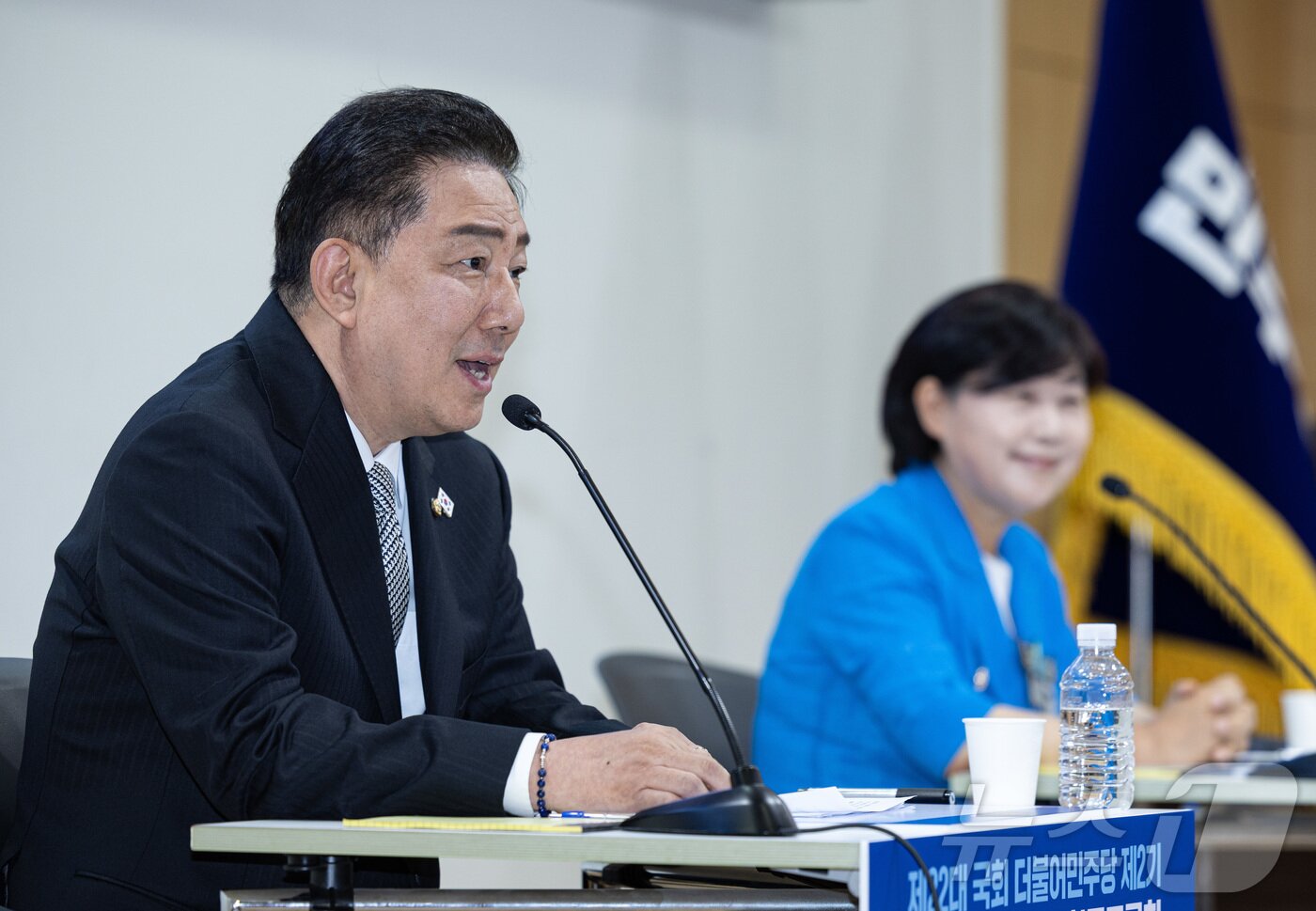 본문 이미지 - 김병기 더불어민주당 원내대표 후보가 10일 오후 서울 여의도 국회 의원회관에서 열린 제22대 국회 민주당 제2기 원내대표 선출 합동토론회에서 기조연설을 하고 있다. 2025.6.10/뉴스1 ⓒ News1 이재명 기자