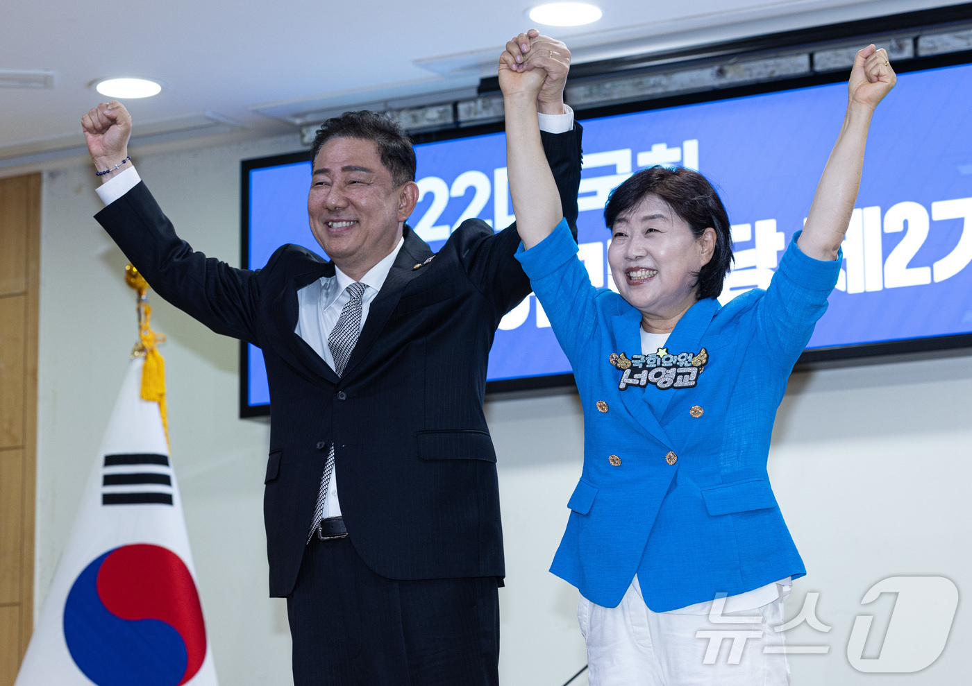 (서울=뉴스1) 이재명 기자 = 김병기·서영교 더불어민주당 원내대표 후보가 10일 오후 서울 여의도 국회 의원회관에서 열린 제22대 국회 민주당 제2기 원내대표 선출 합동토론회에서 …