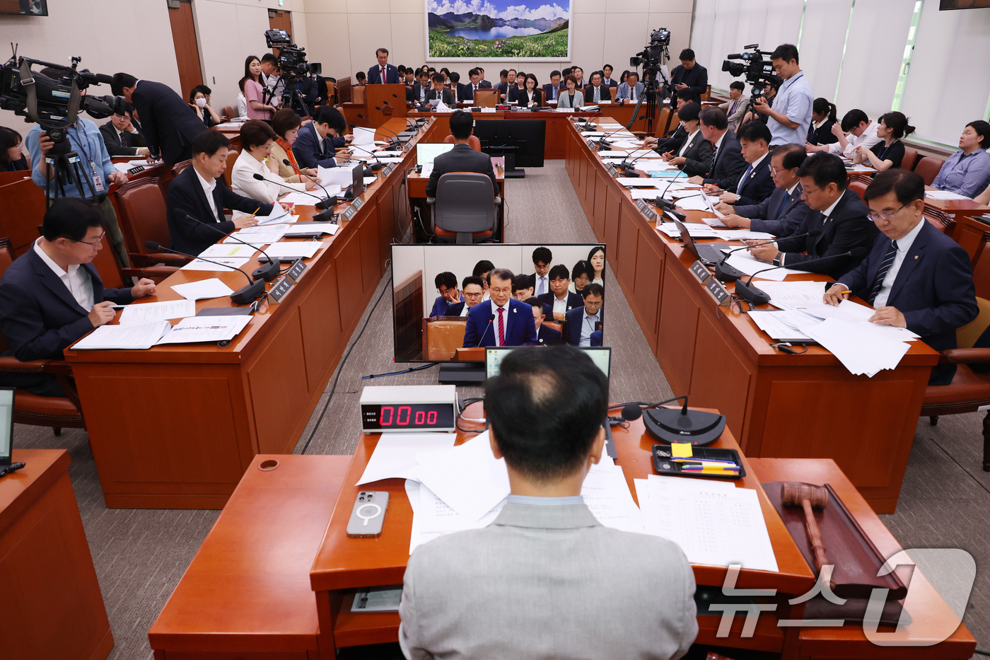 (서울=뉴스1) 이광호 기자 = 10일 오후 서울 여의도 국회에서 2025아시아태평양경제협력체(APEC) 정상회의 지원 특별위원회 전체회의가 열리고 있다. 2025.6.10/뉴스1 …