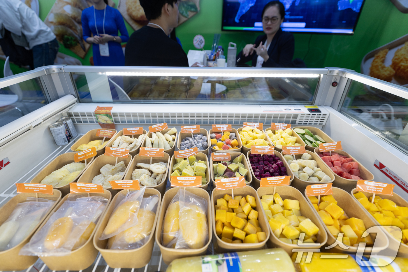 (고양=뉴스1) 이승배 기자 = 10일 경기 고양시 킨텍스에서 열린 '서울푸드 2025'에 다양한 식품들이 진열돼 있다.올해로 43회차를 맞는 서울푸드는 오는 13일까지 일산 킨텍 …