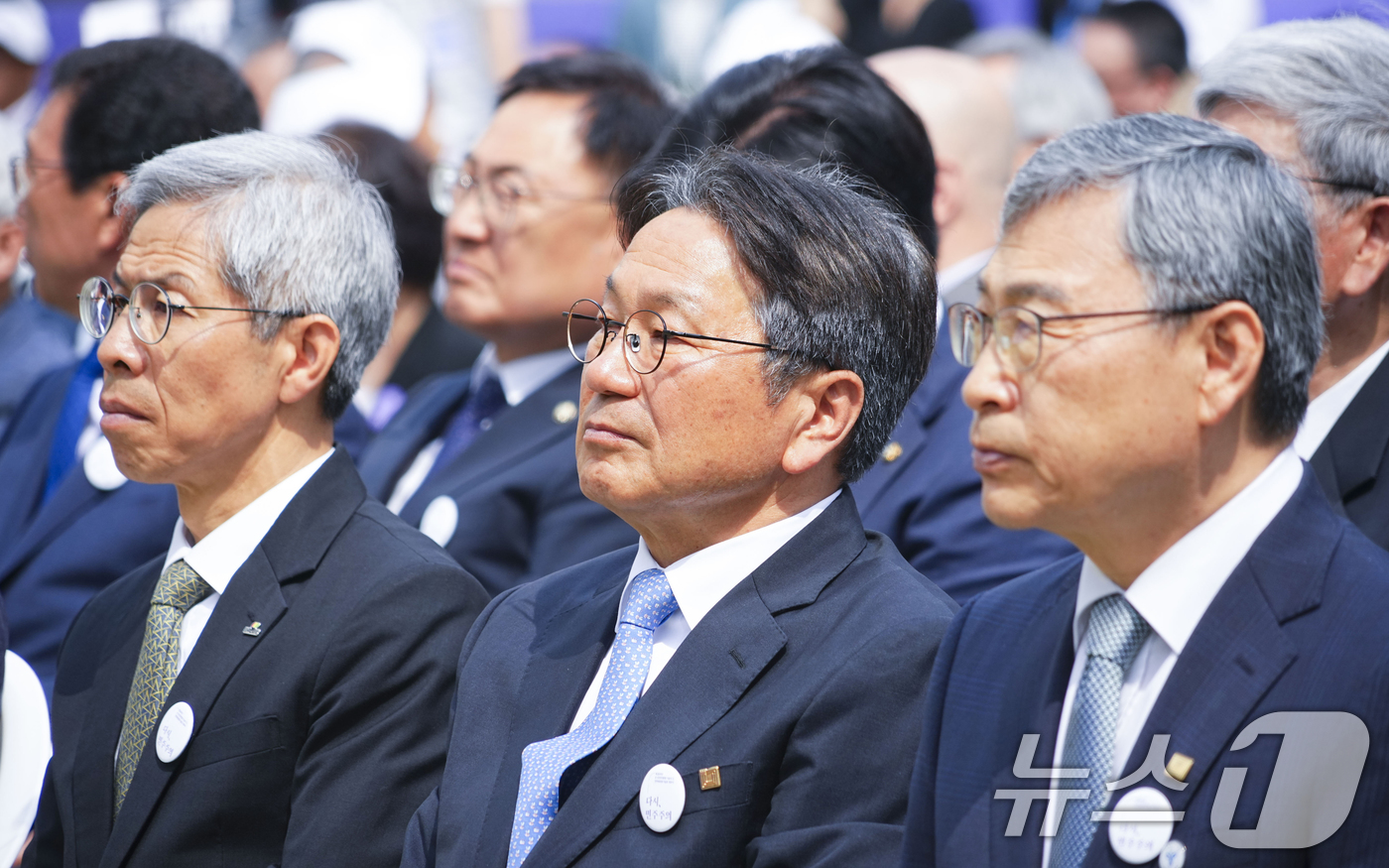 (광주=뉴스1) 박준배 기자 = 강기정 광주시장이 10일 서울 용산구 민주화운동기념관(옛 남영동 대공분실)에서 열린 ‘제38주년 6·10민주항쟁 기념식과 민주화운동기념관 개관식’에 …