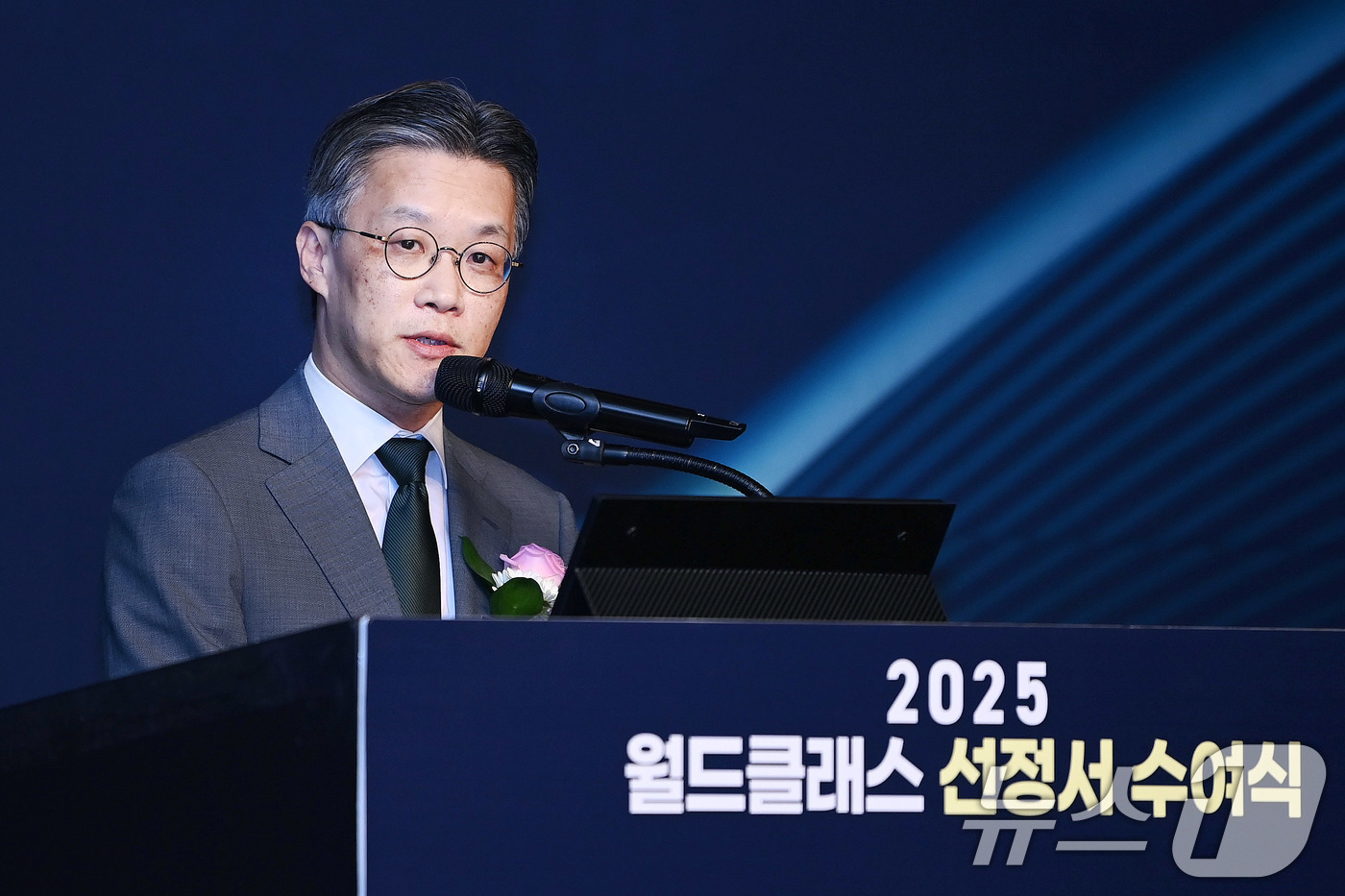 (서울=뉴스1) = 오승철 산업통상자원부 산업기반실장이 10일 서울 중구 더 플라자호텔에서 열린 '2025 월드클래스플러스 프로젝트 후보기업 선정식'에 참석해 인사말을 하고 있다. …