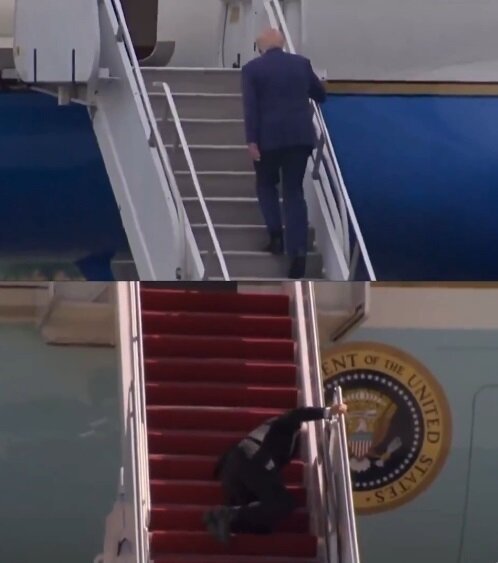 본문 이미지 - 도널드 트럼프 미국 대통령&#40;위&#41;과 조 바이든 전 미국 대통령이 에어포스원 계단을 오르다 넘어지는 모습을 비교한 게시물. 엑스&#40;X&#41; 캡쳐.2025.06.10.