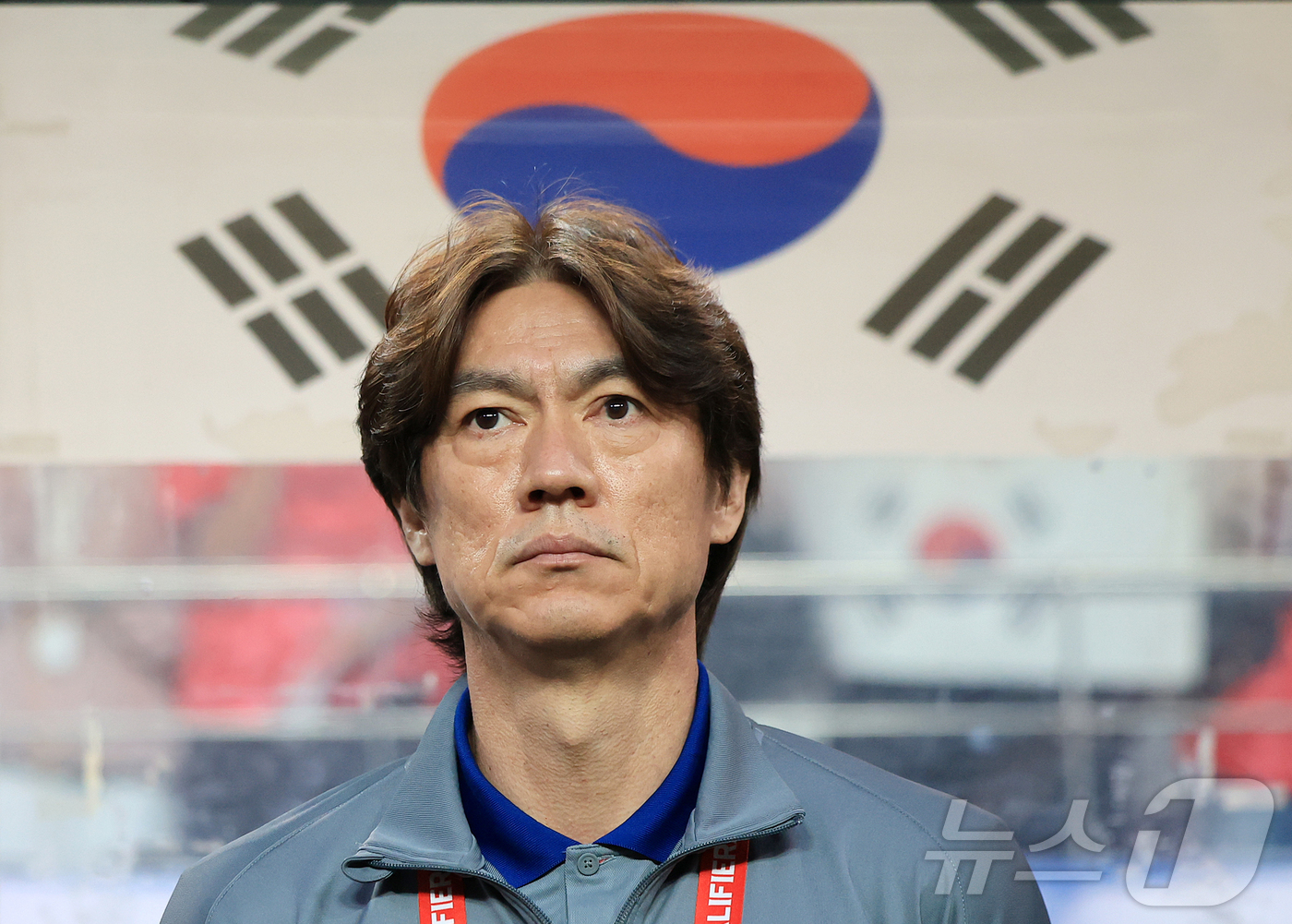 (서울=뉴스1) 김진환 기자 = 10일 오후 서울 마포구 상암동 서울월드컵경기장에서 열린 2026 국제축구연맹(FIFA) 북중미 월드컵 아시아 3차 예선 B조 10차전 대한민국과 …