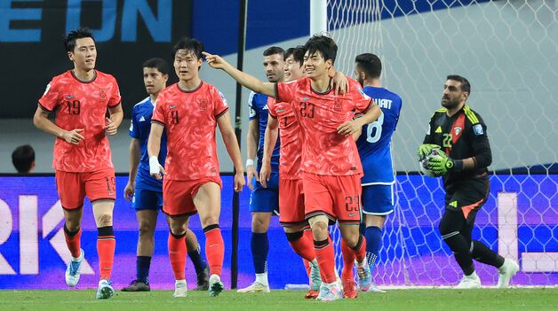 잔칫날 몰아치는 홍명보호, 빠른 축포…전반 30분 전진우 A매치 데뷔골