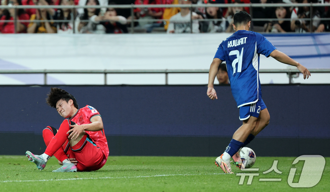 (서울=뉴스1) 이승배 기자 = 10일 오후 서울 마포구 상암동 서울월드컵경기장에서 열린 2026 국제축구연맹(FIFA) 북중미 월드컵 아시아 3차 예선 B조 10차전 대한민국과 …