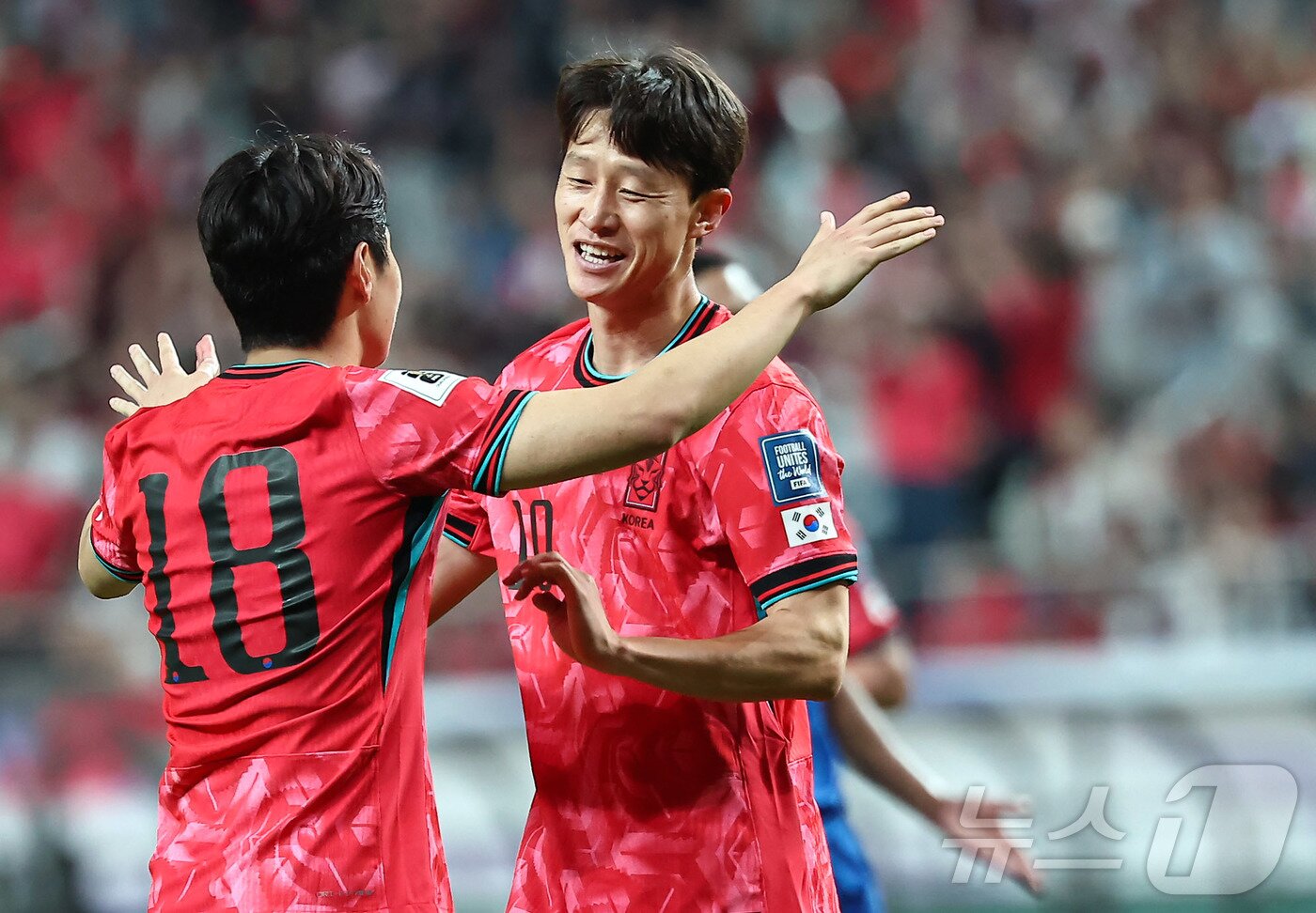 본문 이미지 - 10일 오후 서울 마포구 상암동 서울월드컵경기장에서 열린 2026 국제축구연맹&#40;FIFA&#41; 북중미 월드컵 아시아 3차 예선 B조 10차전 대한민국과 쿠웨이트의 경기, 대한민국 이재성이 골을 넣고 기뻐하고 있다. 2025.6.10/뉴스1 ⓒ News1 김도우 기자